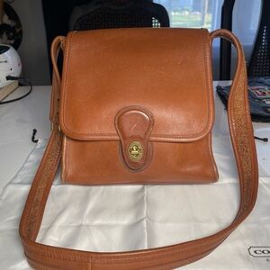 RARE Vintage Coach Shelburn British Tan Turnlock 9038 COA Included